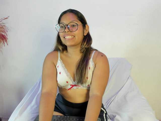 sweetemily-x live cam on BongaCams