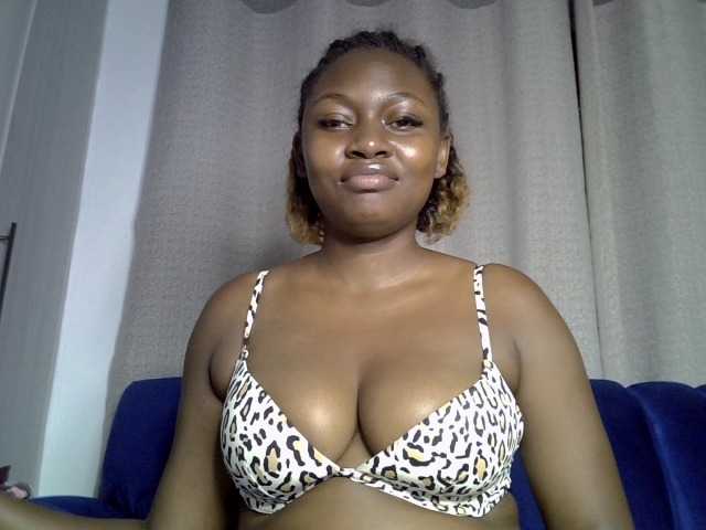 Sexytasha live cam on BongaCams