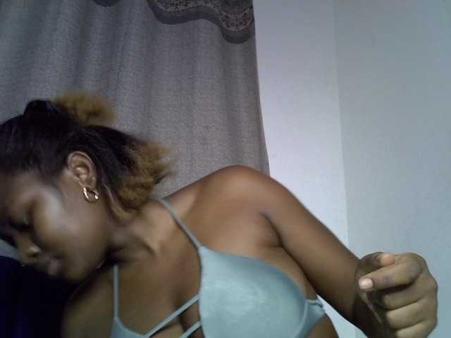 Sexytasha live cam on BongaCams