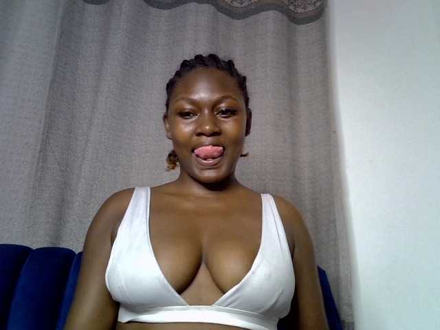 Sexytasha live cam on BongaCams