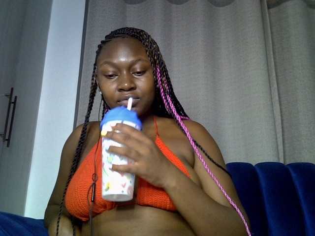 Sexytasha live cam on BongaCams