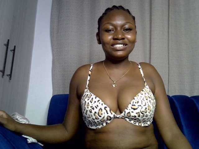 Sexytasha live cam on BongaCams
