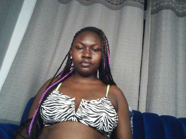 Sexytasha live cam on BongaCams