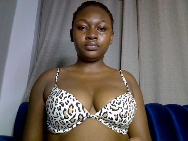 Sexytasha live cam on BongaCams