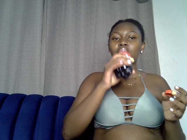 Sexytasha live cam on BongaCams