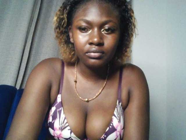 Sexytasha live cam on BongaCams
