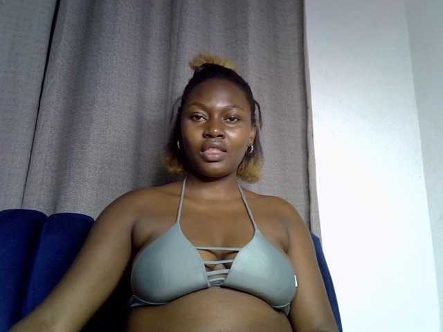 Sexytasha live cam on BongaCams