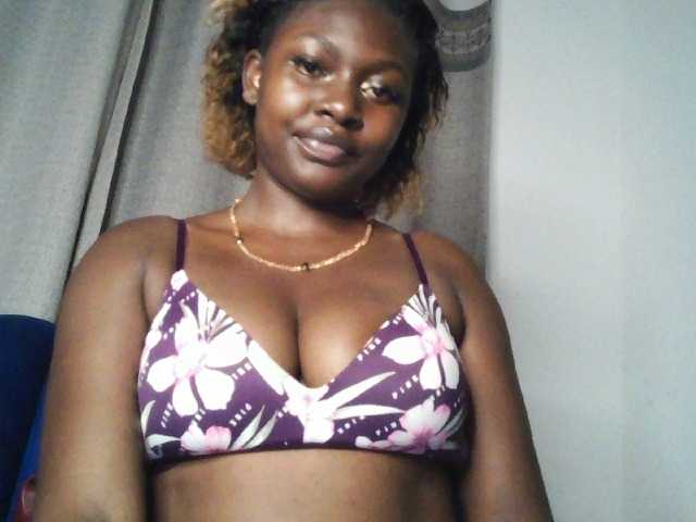 Sexytasha live cam on BongaCams