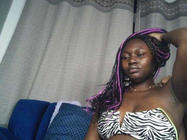 Sexytasha live cam on BongaCams