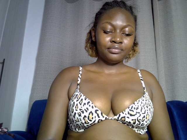 Sexytasha live cam on BongaCams