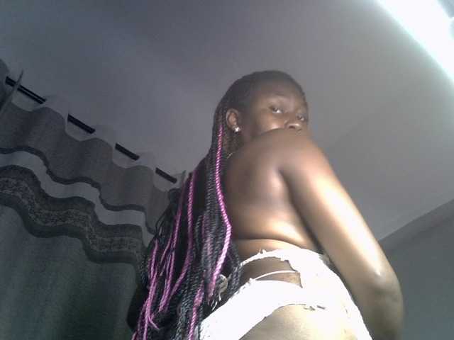 Sexytasha live cam on BongaCams
