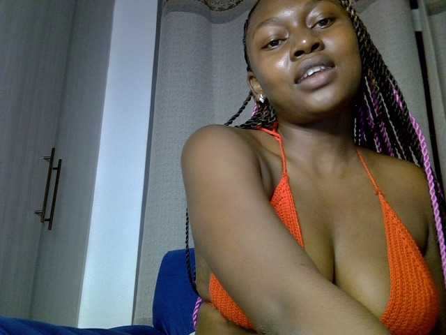 Sexytasha live cam on BongaCams