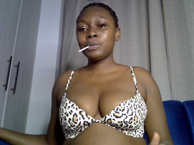 Sexytasha live cam on BongaCams