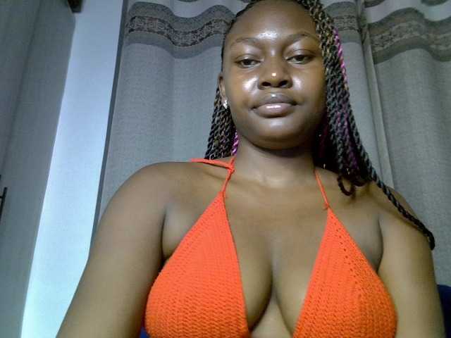 Sexytasha live cam on BongaCams