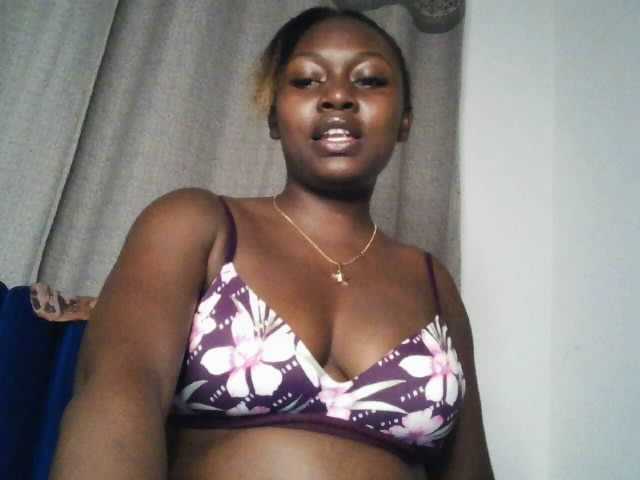 Sexytasha live cam on BongaCams