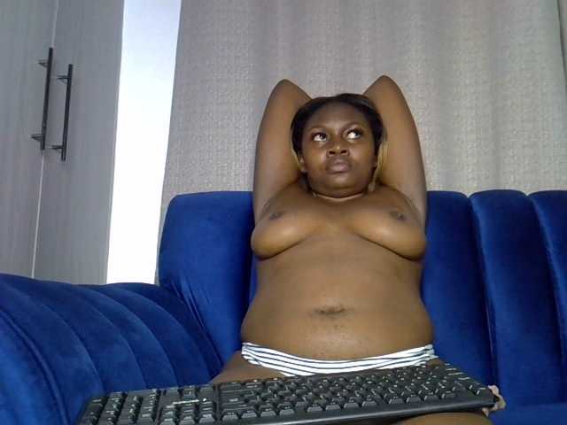 Sexytasha live cam on BongaCams