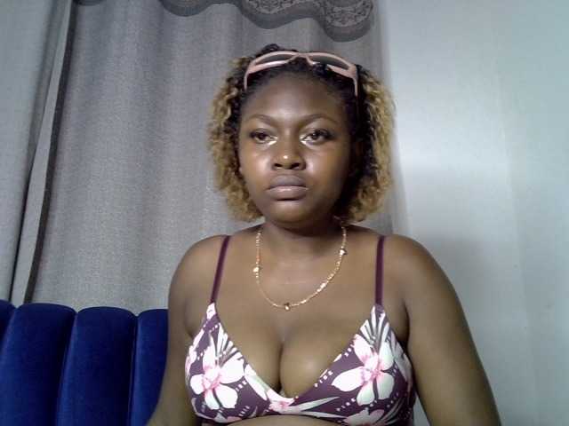 Sexytasha live cam on BongaCams