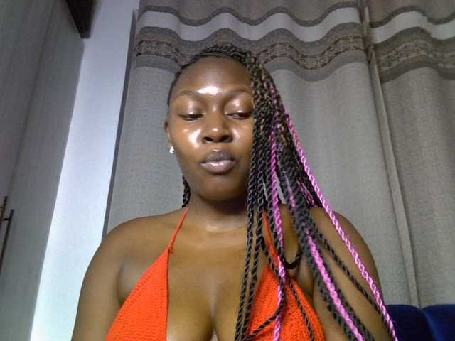 Sexytasha live cam on BongaCams