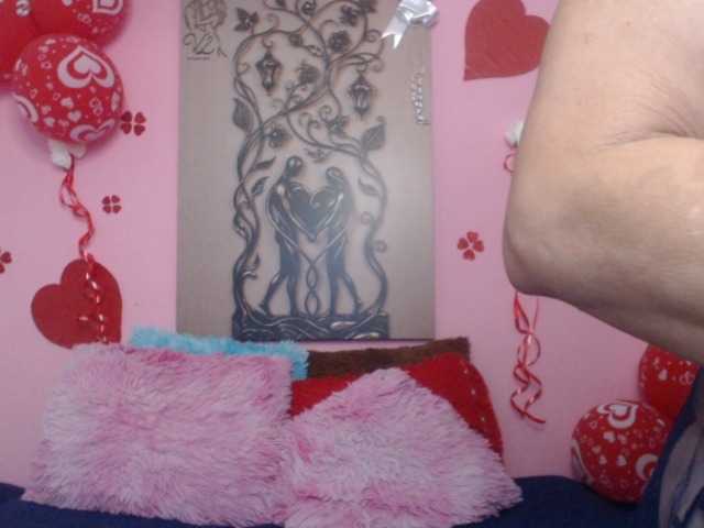 estefania344 live cam on BongaCams