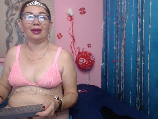 estefania344 live cam on BongaCams