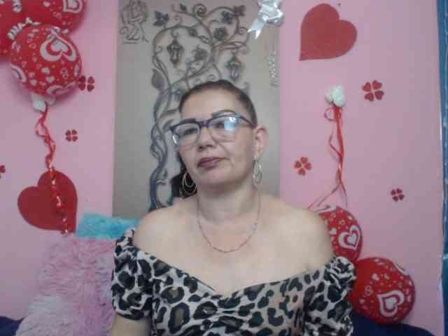 estefania344 webcam