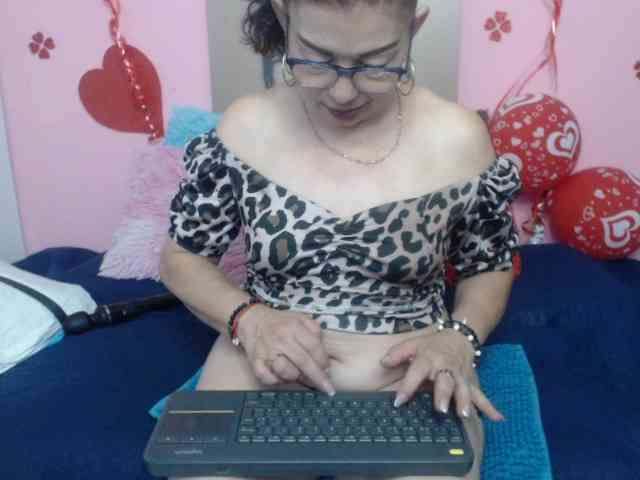 estefania344 webcam