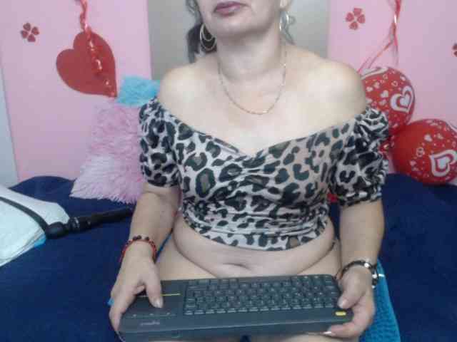 estefania344 webcam