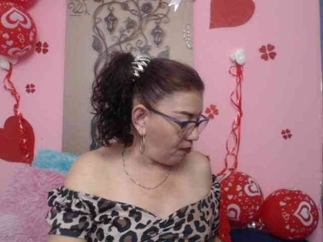 estefania344 webcam