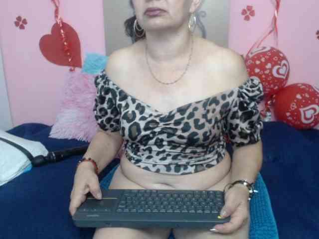 estefania344 webcam