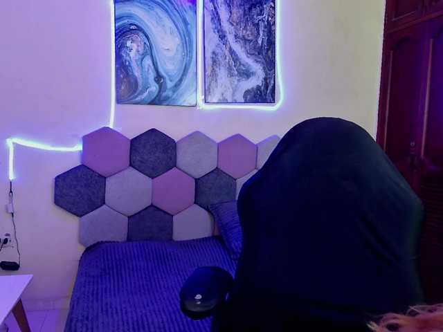 keyshell live cam on BongaCams