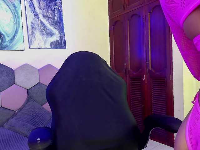 keyshell live cam on BongaCams