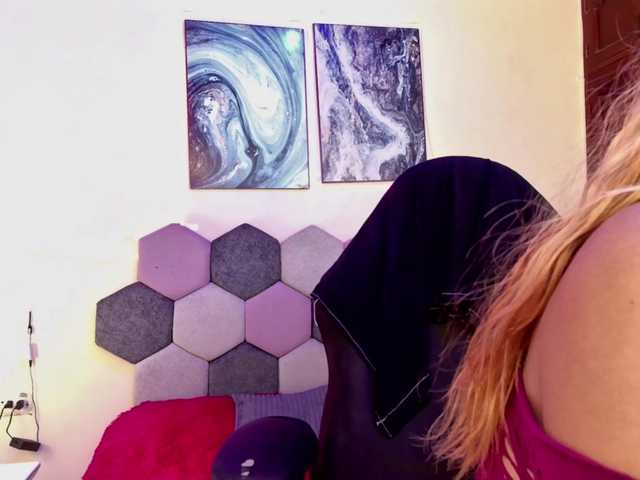 keyshell live cam on BongaCams