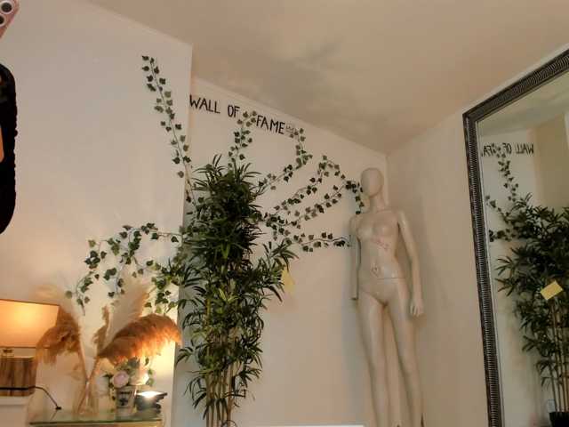 Eastern-latinas live cam on BongaCams