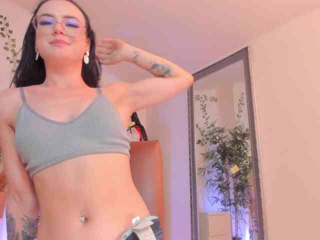 Model: Eastern-latinas
