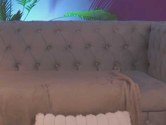 PearlKaye live cam preview