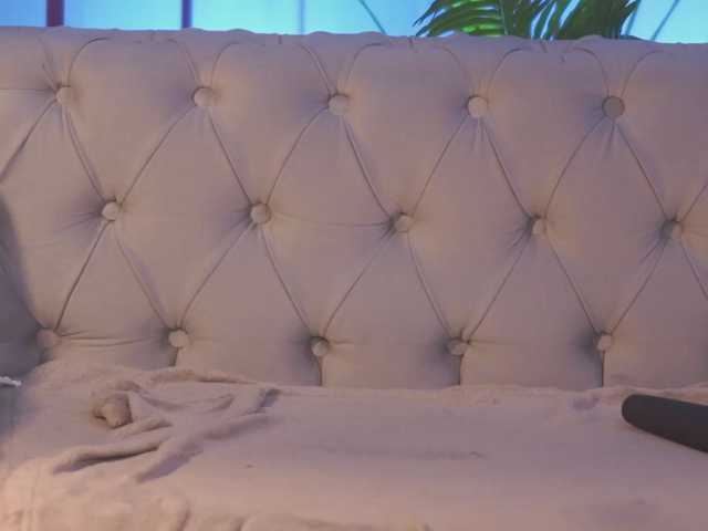 PearlKaye live cam preview