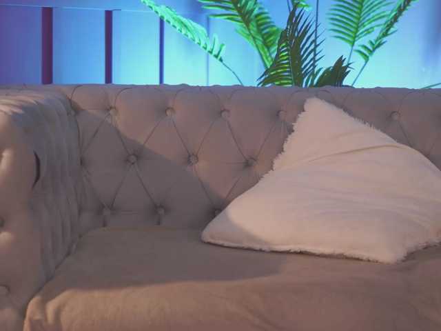 PearlKaye live cam preview