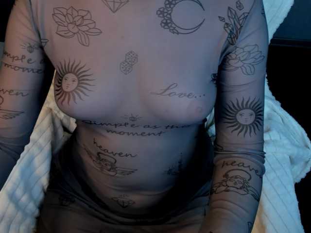 le modèle Pink-Freya est en webcam porno dans un show sur le site bongacams, il possède les tags suivants: White/Caucasian,Redhead,Shaved