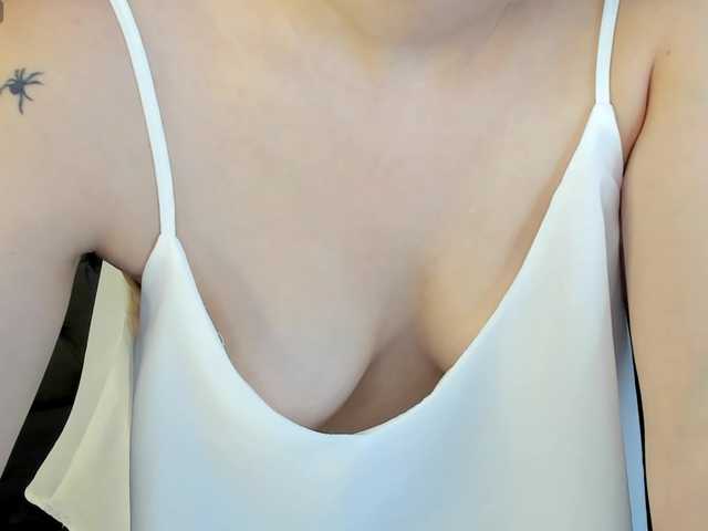 Pink-Freya live cam on BongaCams