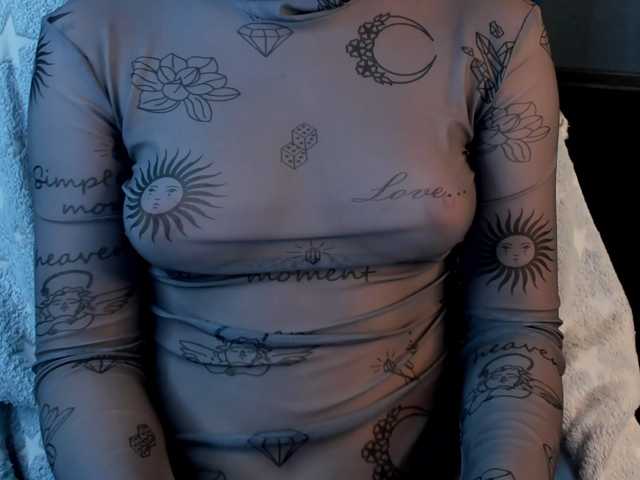 Pink-Freya live cam on BongaCams