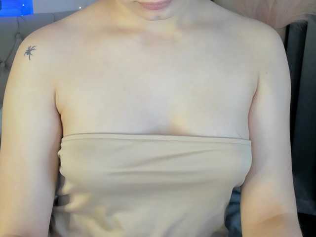Pink-Freya live cam on BongaCams