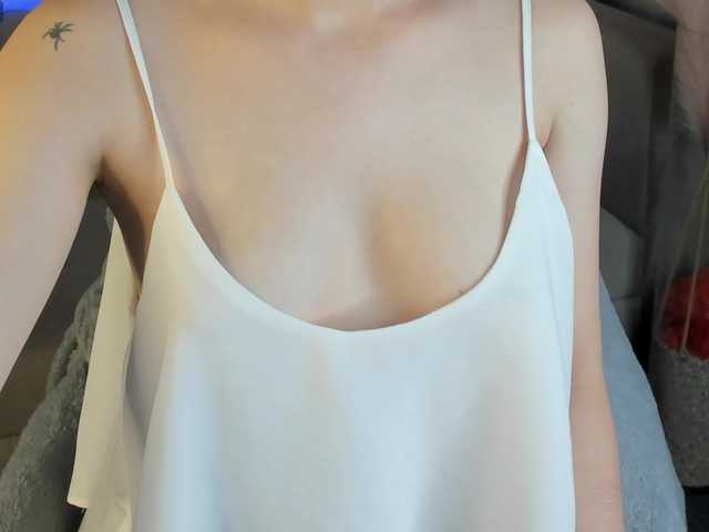 Pink-Freya live cam on BongaCams