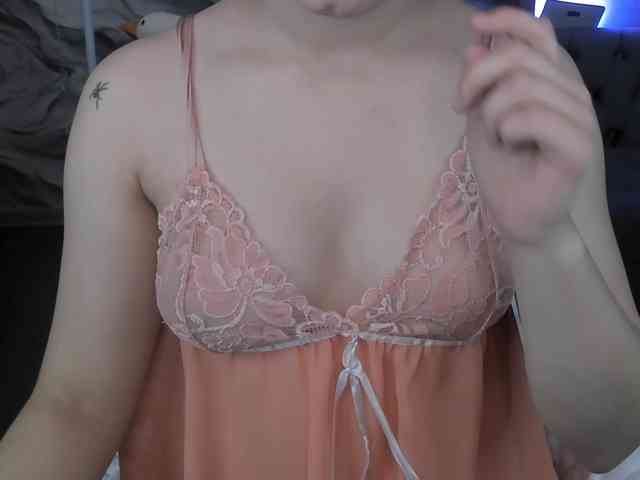 Pink-Freya webcam