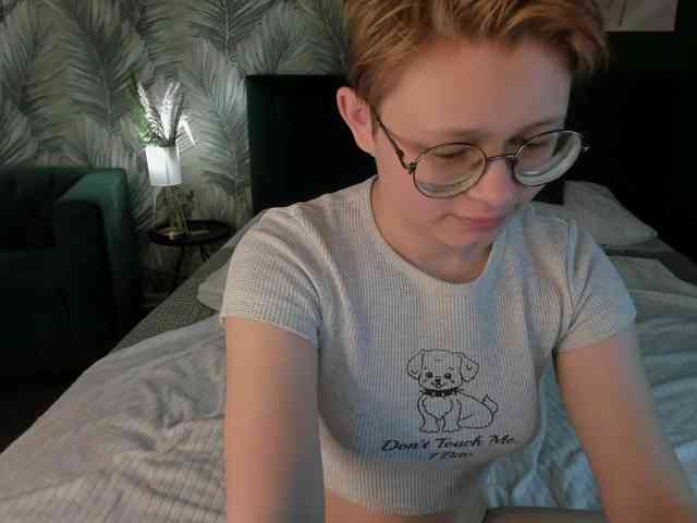 Pink-Freya webcam