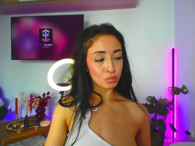 Awesome-Jolie live cam on BongaCams