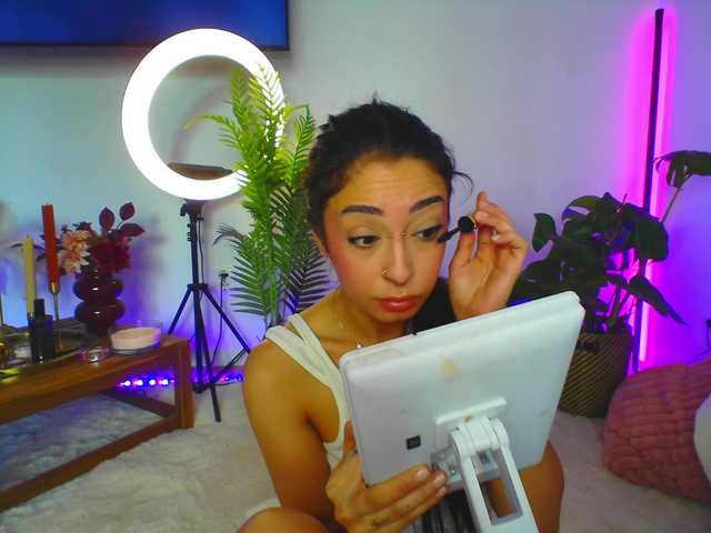 Awesome-Jolie live cam on BongaCams