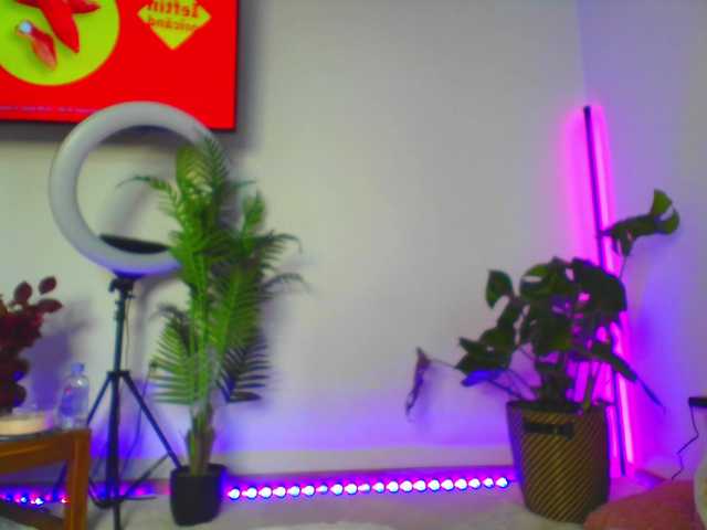 Awesome-Jolie live cam