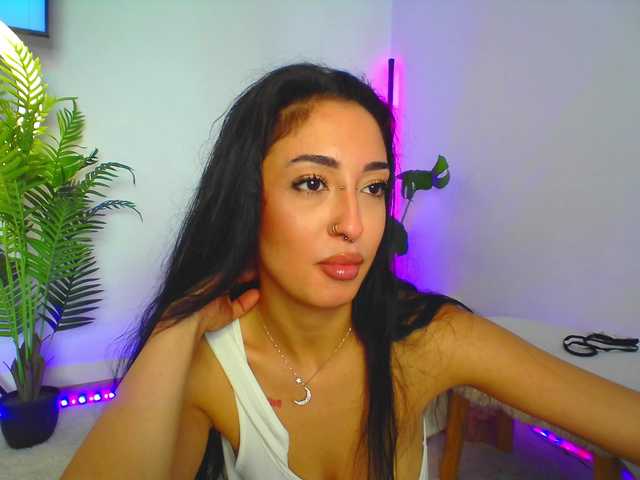 Awesome-Jolie live cam on BongaCams
