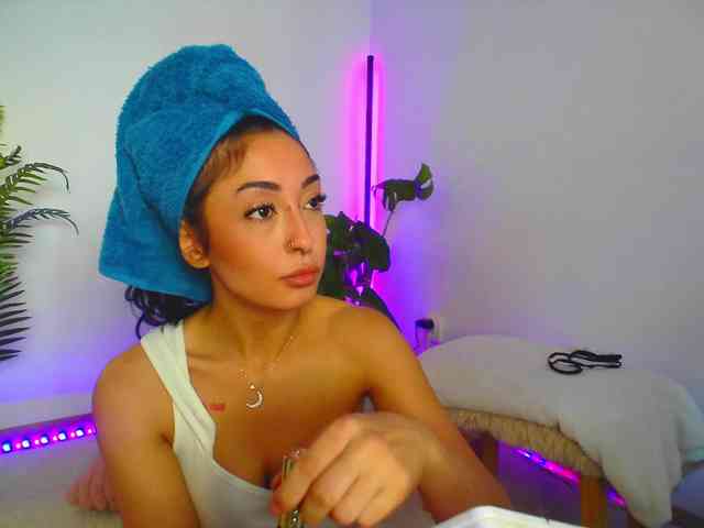 Model: Awesome-Jolie