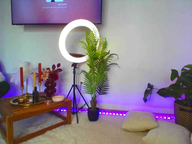 Awesome-Jolie webcam